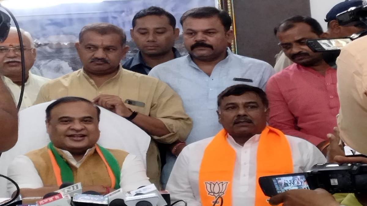 MP: कमलनाथ पर तंज कसते हुए हिमंता हिमंत बिस्वा सरमा बोले- पूरी दुनिया में किसी के पास ऐसा थका हुआ चेहरा नहीं